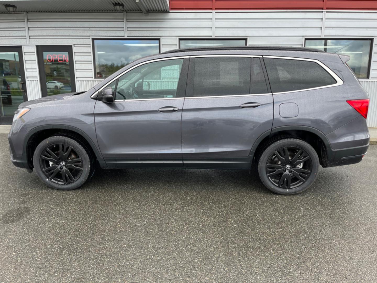 2022 BLACK HONDA PILOT SE (5FNYF6H20NB) with an 3.5L engine, Automatic transmission, located at 1960 Industrial Drive, Wasilla, 99654, (907) 274-2277, 61.573475, -149.400146 - Photo#1